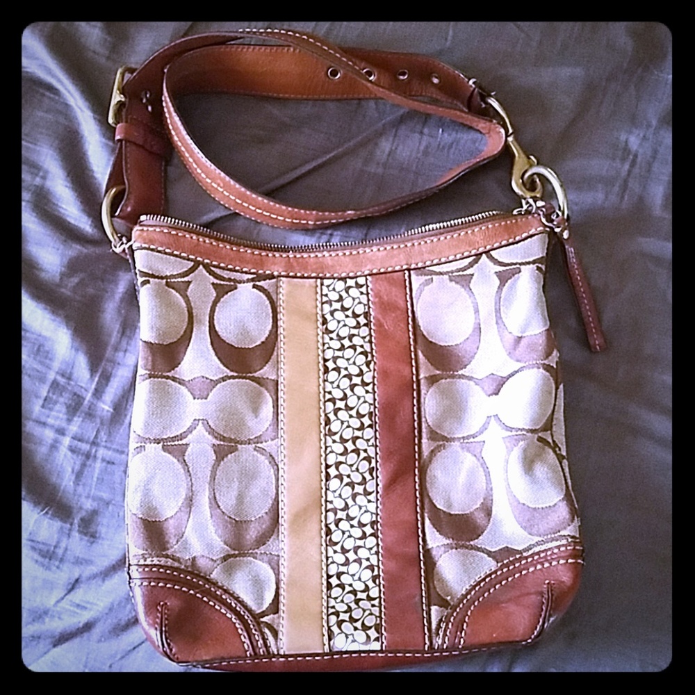 💯% Authentic Coach medium sized cross body